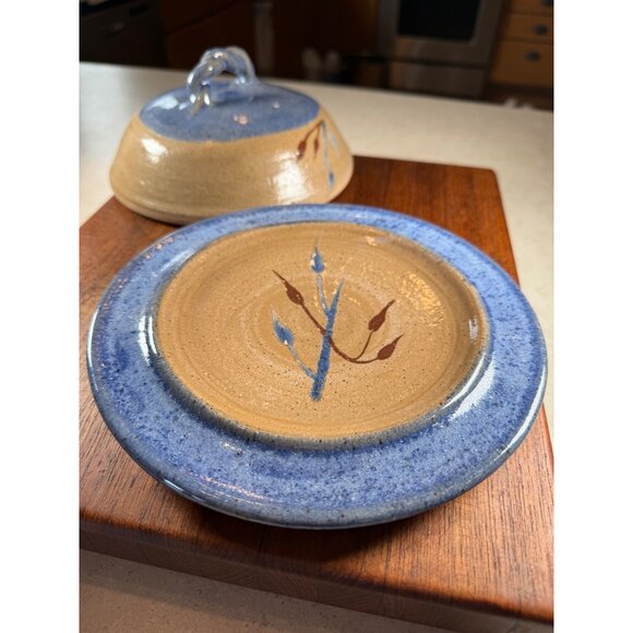 Stoneware pottery cheese butter dish w/ dome lid blue tan wheat leaf rustic - Picture 5 of 10